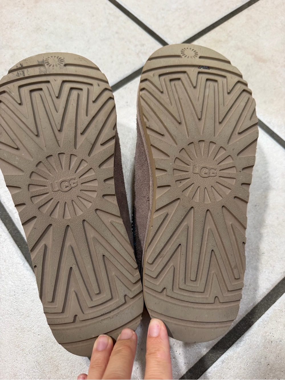 Ugh Clogs - Picture 4 of 5